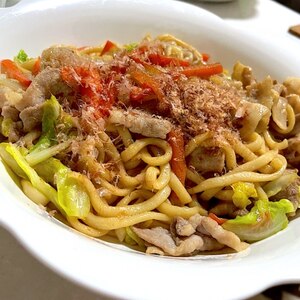 野菜もたっぷり取れる！【簡単焼きうどん】